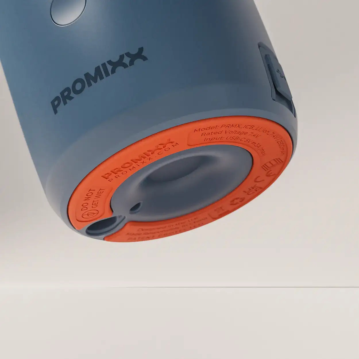 intelligent-cordless-portable-blender-l0 ICB_fullAssembly_midnightBlue_3_3_baseFoot_edit.webp