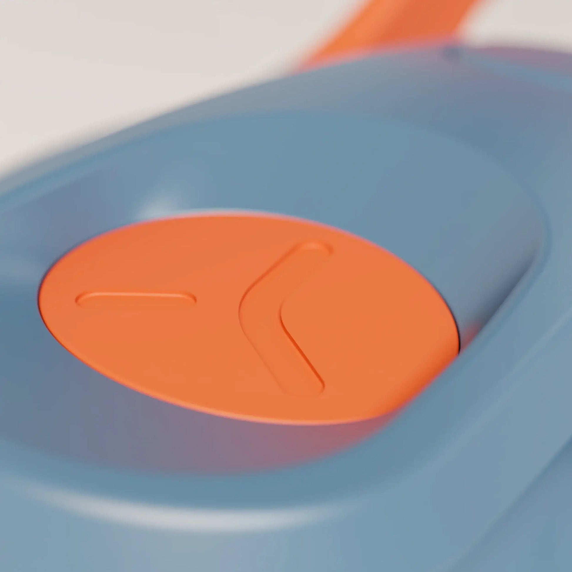 insulated-performance-shaker-bottle-m8 SHKR_18550_dwSS-S1.1_midnightBlue_burntOrange_1_11_xInsertCloseup_edit.png
