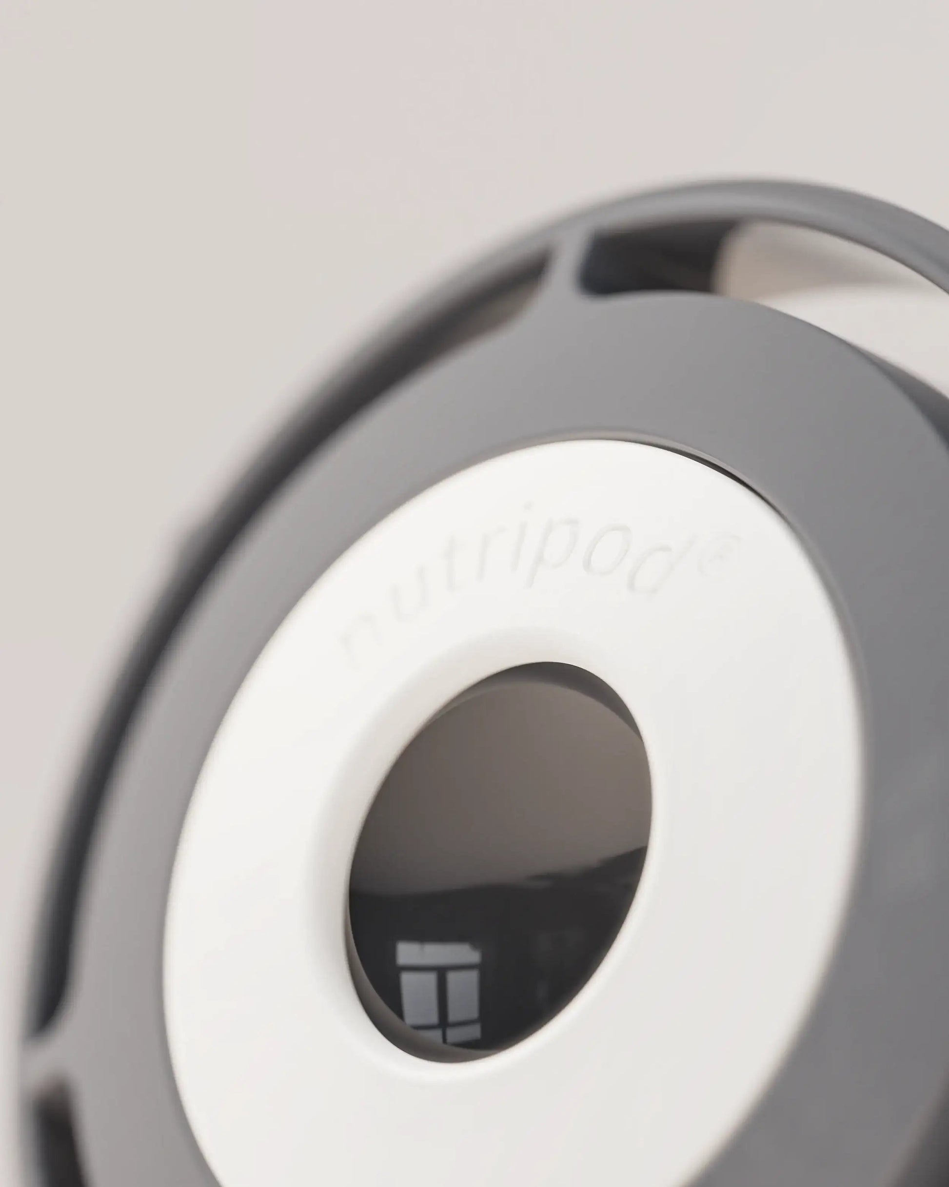 stainless-steel-electric-shaker-bottle-z7 VM_LiPo_3.5-700_v1_stainlessSteel_4x5_4_3_nutripod_EDIT.png